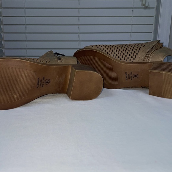 Soda Size 6 Perforated Heels - Picture 6 of 6